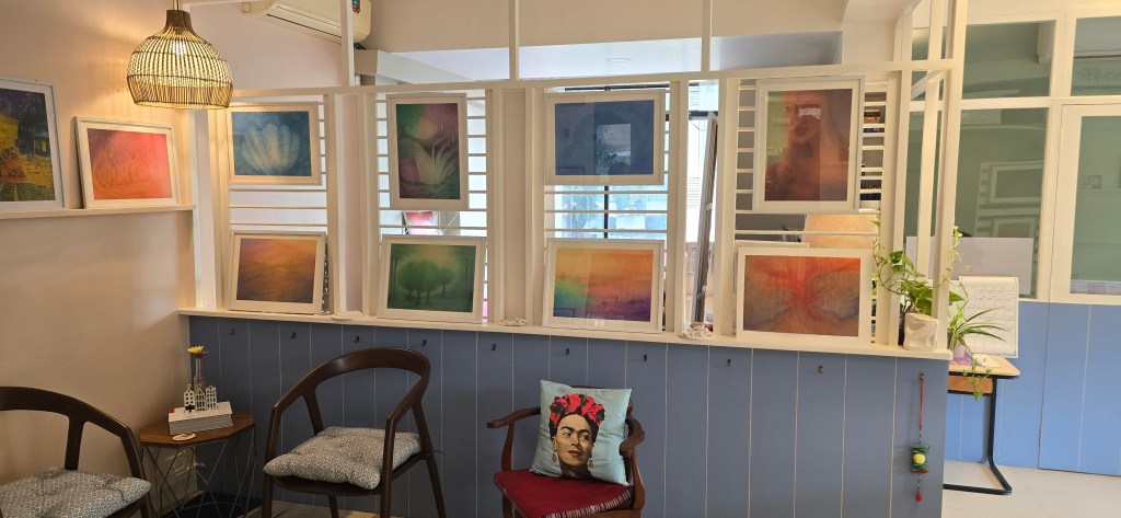 Colourful, cheerful and cozy studio